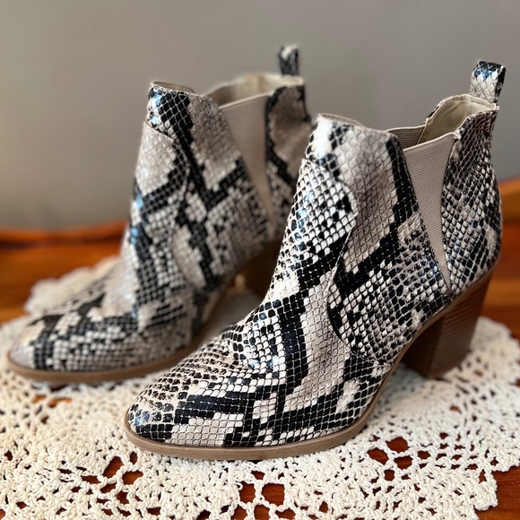 Women’s Snake Print Booties - Picture 1 of 1